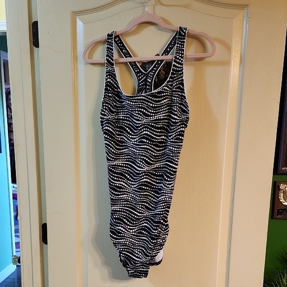 SPEEDO BLACK and WHITE ONE-PIECE SWIMSUIT - Picture 1 of 4